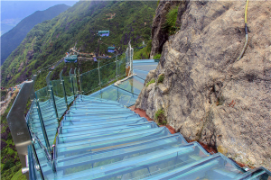 Glas loopbrug konstruksie