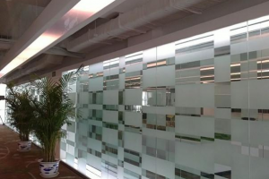 Patterned frosted glass