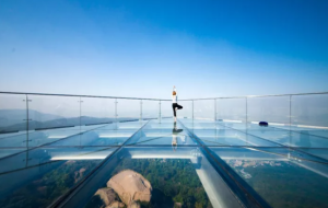 Viewing deck glass